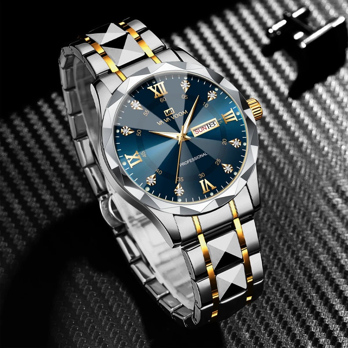 2026 New Men's Watch Fashion Rivet Stainless Steel Strap Luxury Water Diamond Diamond Luminous Blue Gold Dial Business Men Watch