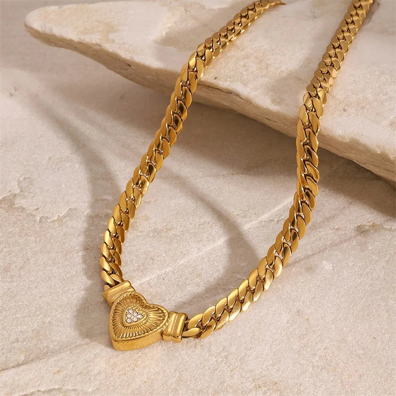 Heart-Shaped Rhinestone Choker Necklace – Waterproof Stainless Steel | GANEMLY