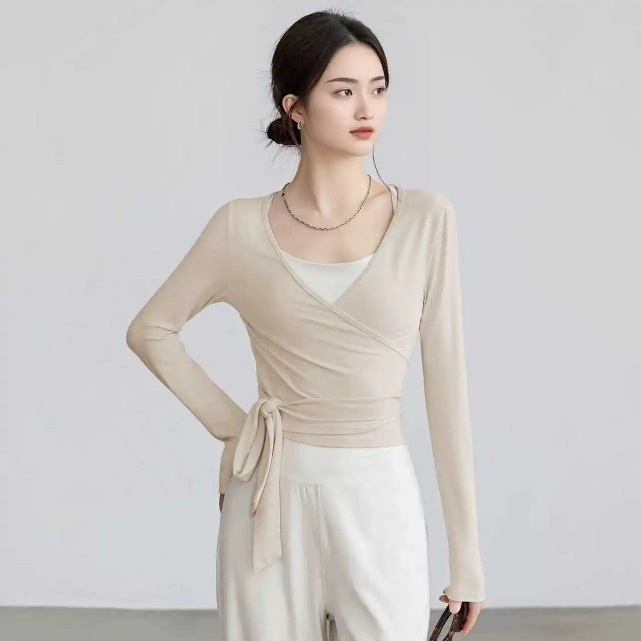 Yoga top with adjustable straps, slim-fit workout wear, long-sleeved dance training attire, Pilates quick-dry activewear