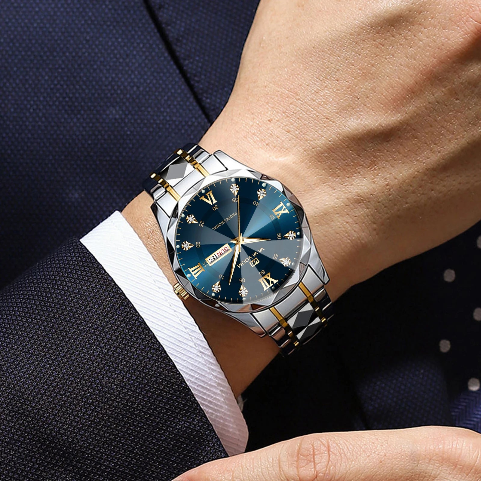 2026 New Men's Watch Fashion Rivet Stainless Steel Strap Luxury Water Diamond Diamond Luminous Blue Gold Dial Business Men Watch