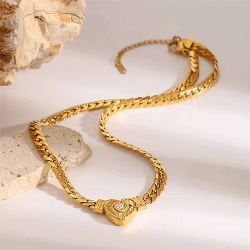 Heart-Shaped Rhinestone Choker Necklace – Waterproof Stainless Steel | GANEMLY