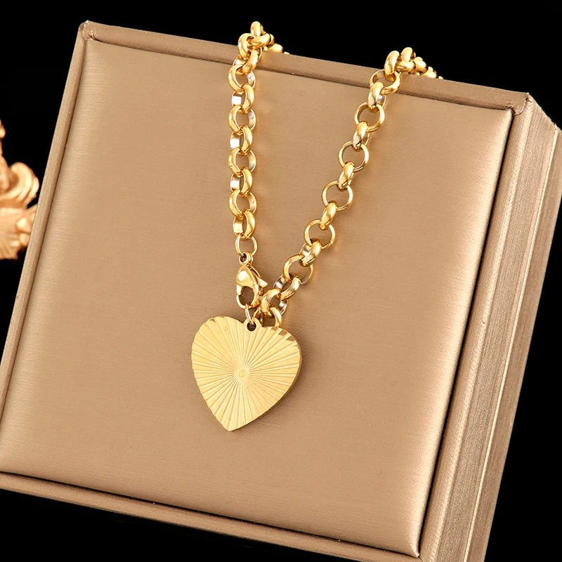 Heart-Shaped Rhinestone Choker Necklace – Waterproof Stainless Steel | GANEMLY