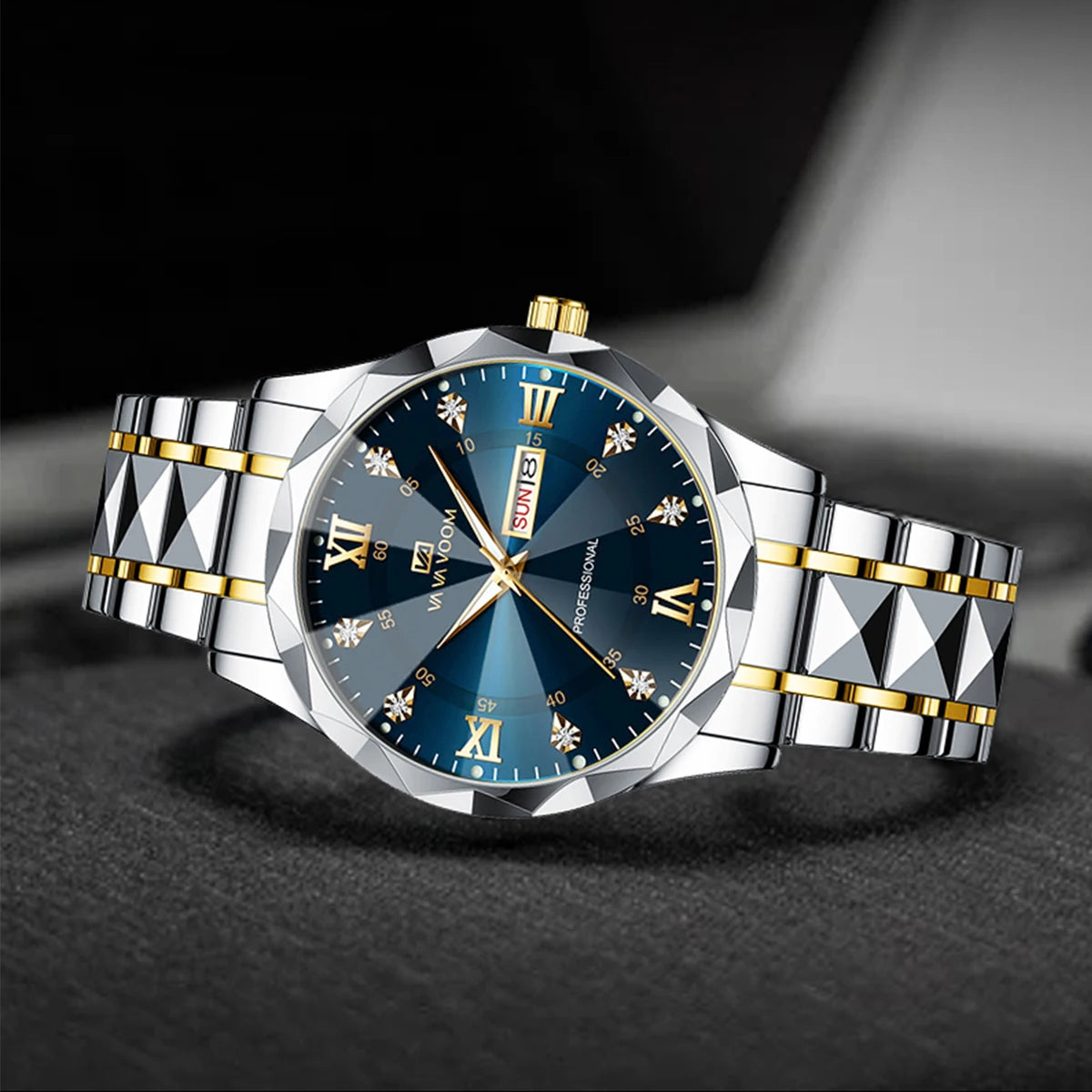 2026 New Men's Watch Fashion Rivet Stainless Steel Strap Luxury Water Diamond Diamond Luminous Blue Gold Dial Business Men Watch