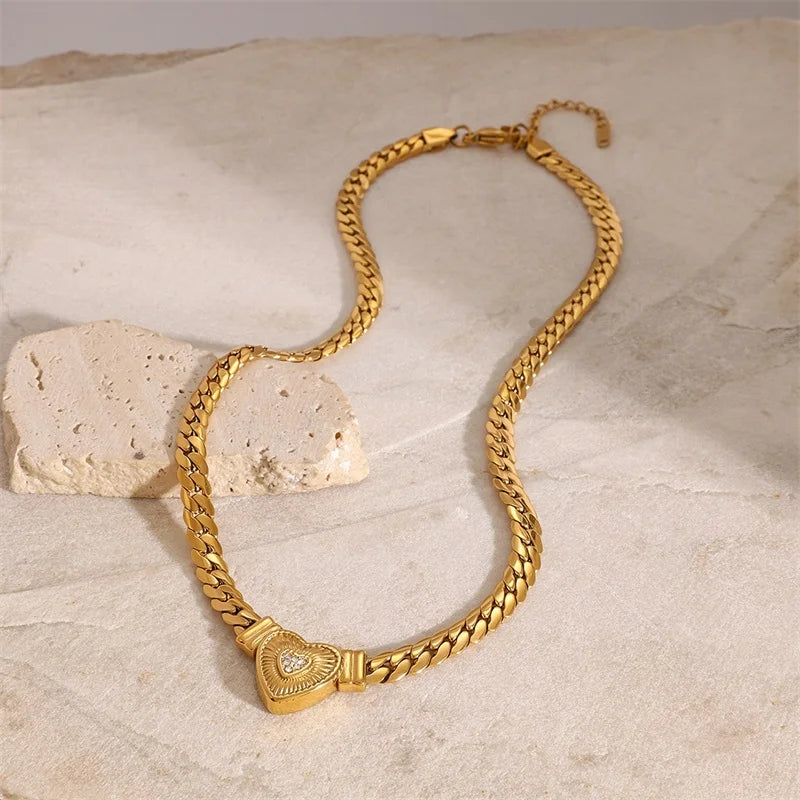 Heart-Shaped Rhinestone Choker Necklace – Waterproof Stainless Steel | GANEMLY