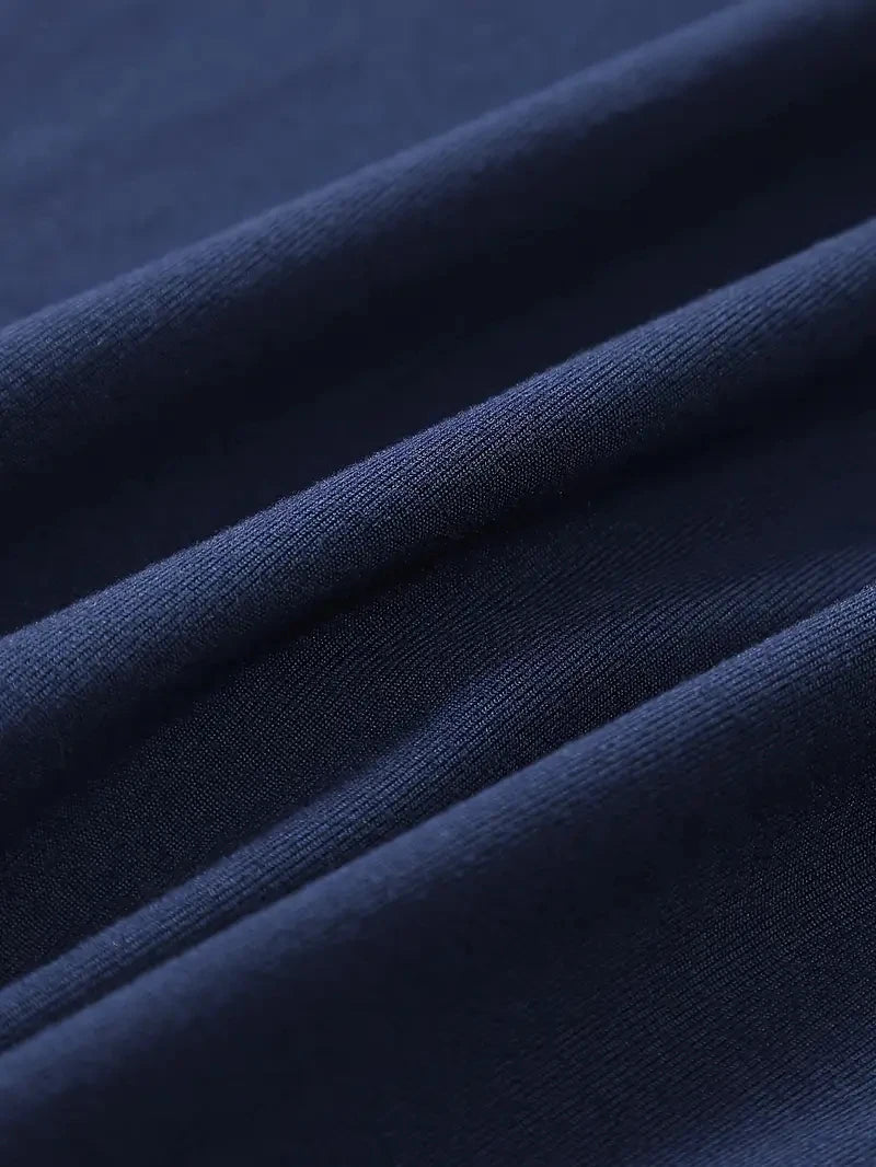 T-shirt homme 100% coton pur, coupe ample et décontractée, imprimé abeille, col rond, manches courtes.