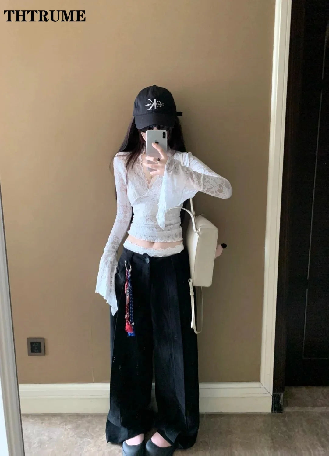 T-shirt Femme Col V Transparent Manches Évasées – Dentelle Slim Chic